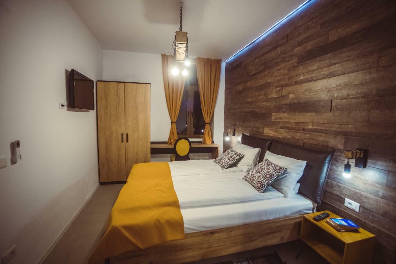 Timhouse Hotel ทิมิชัวรา ภายนอก รูปภาพ