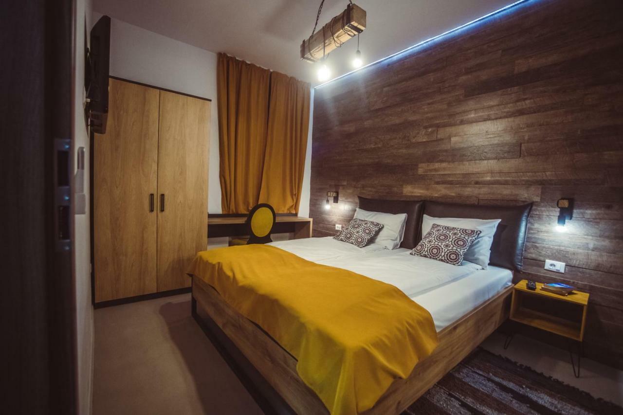 Timhouse Hotel ทิมิชัวรา ภายนอก รูปภาพ