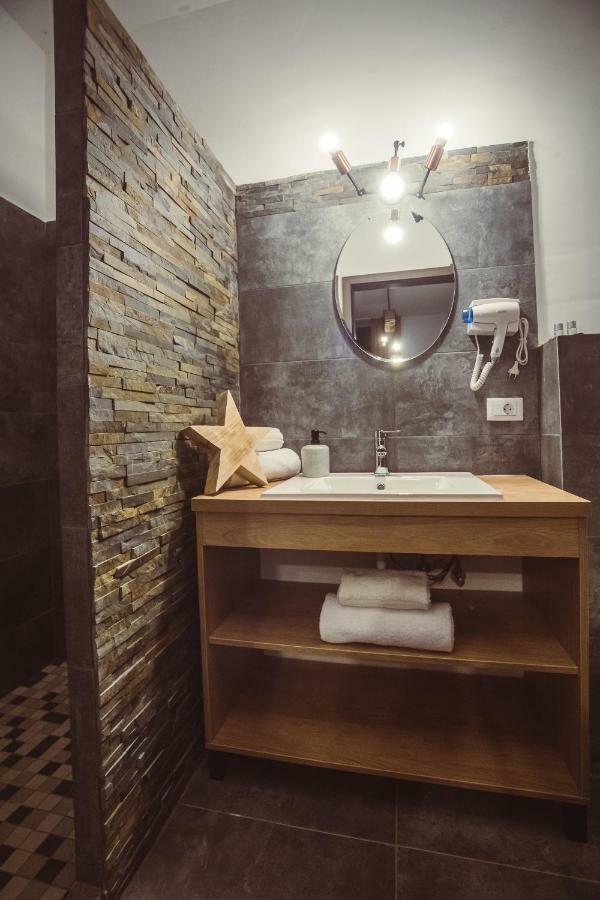 Timhouse Hotel ทิมิชัวรา ภายนอก รูปภาพ