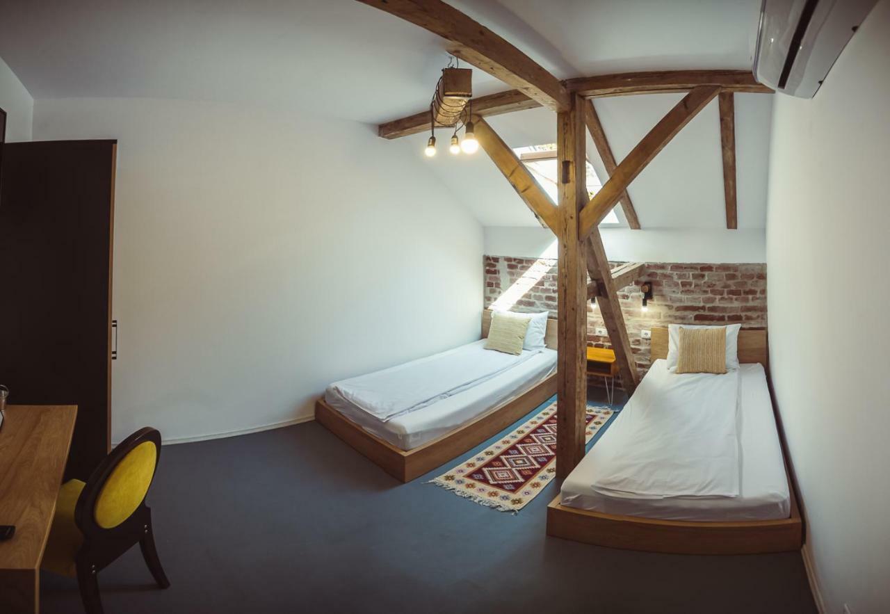 Timhouse Hotel ทิมิชัวรา ภายนอก รูปภาพ